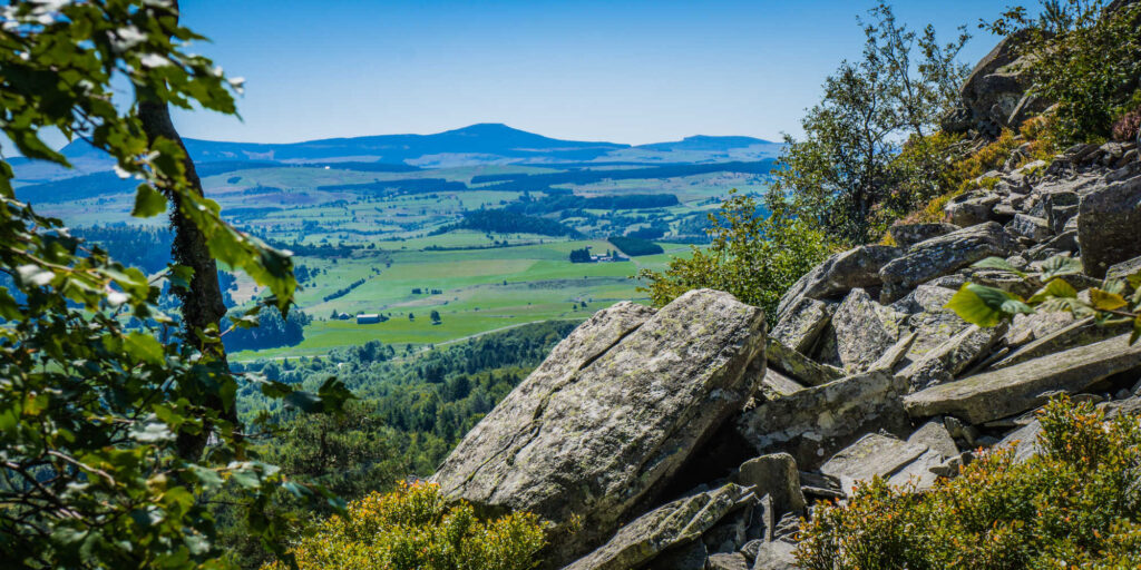 Hiking to the top of the Lizieux Peak (pic du Lizieux) with view
