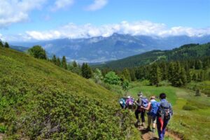 groupe-randonneurs-alpage